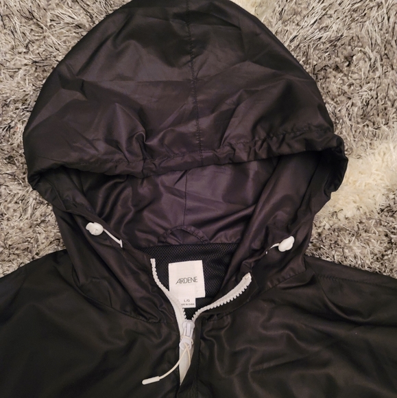 Windbreaker - Picture 6 of 6